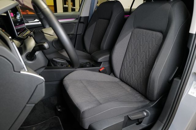 Volkswagen Golf VIII 1.5TSI Life RKam Navi Matrix HuD Totwi