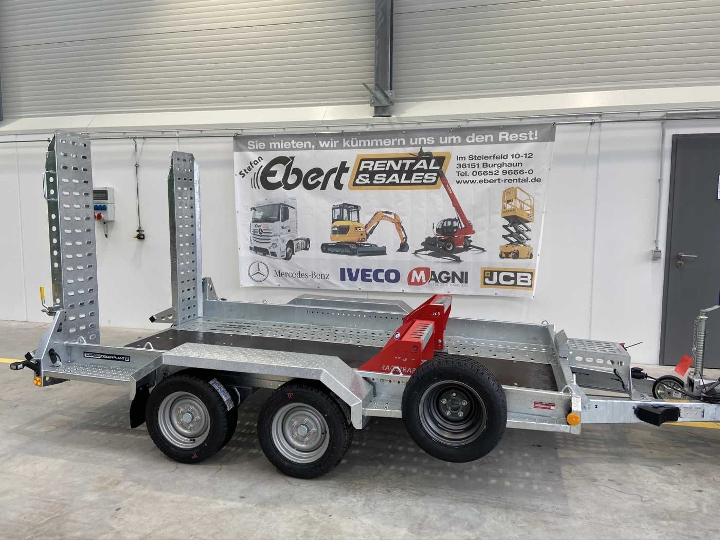 Fahrzeugabbildung Brian James Cargo Digger Plant 2 / Länge: 3.200mm  / 3.500kg