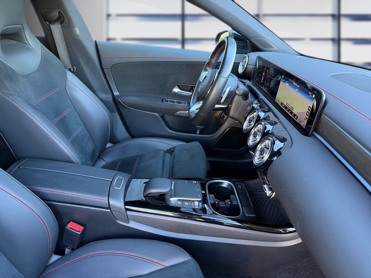 Fahrzeugabbildung Mercedes-Benz CLA 250 e Coupé AMG+NIGHT+MULTIBEAM+STNDHZ+CARPL