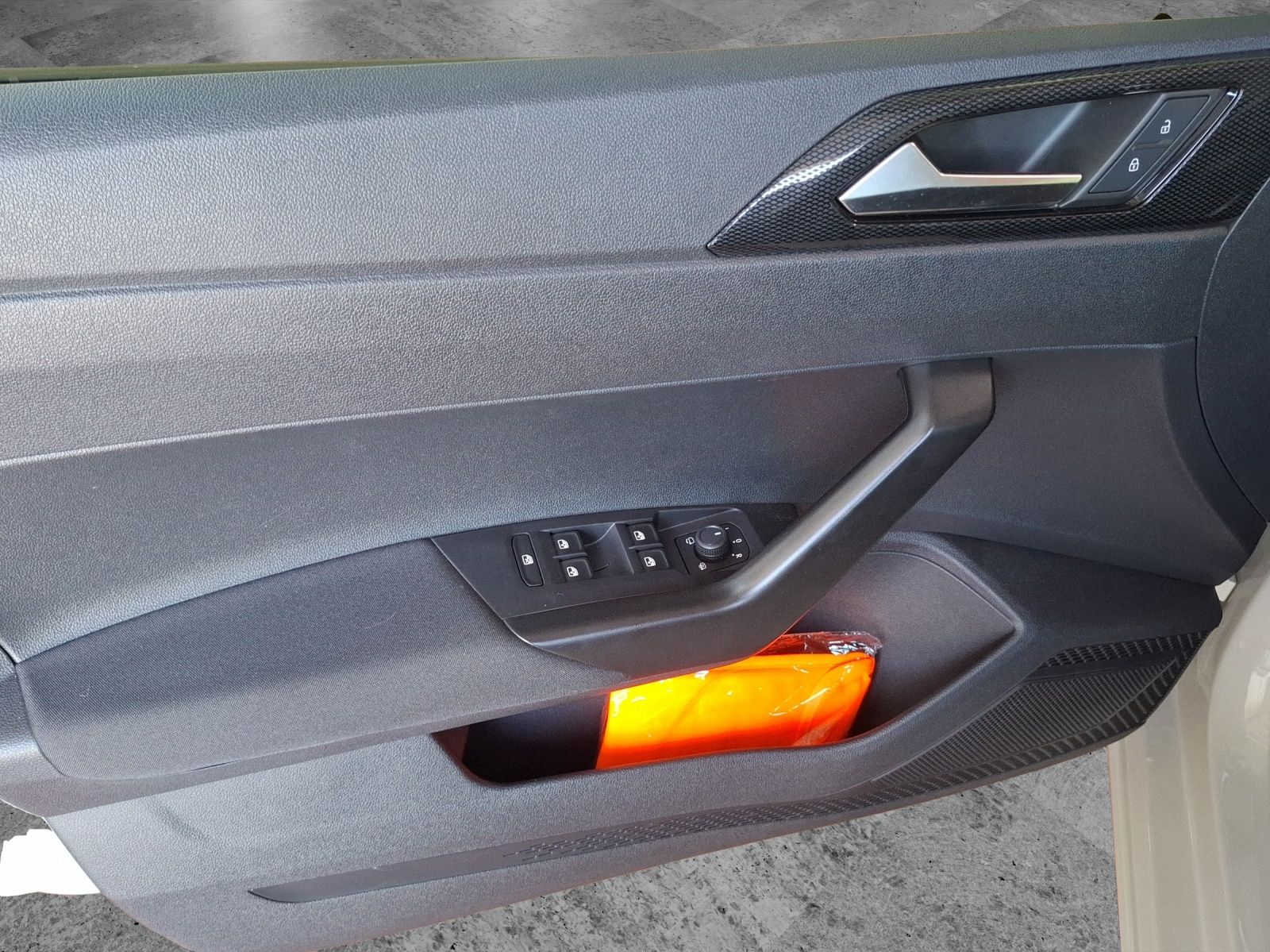 Fahrzeugabbildung Volkswagen Polo TSI Life DSG LED CarPlay AID GRA PDC
