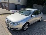 Volkswagen Passat Lim. Highline*TÜV NEU*AUTOMATIK*KLIMA*TOP - VW Passat Gebrauchtwagen in Duisburg