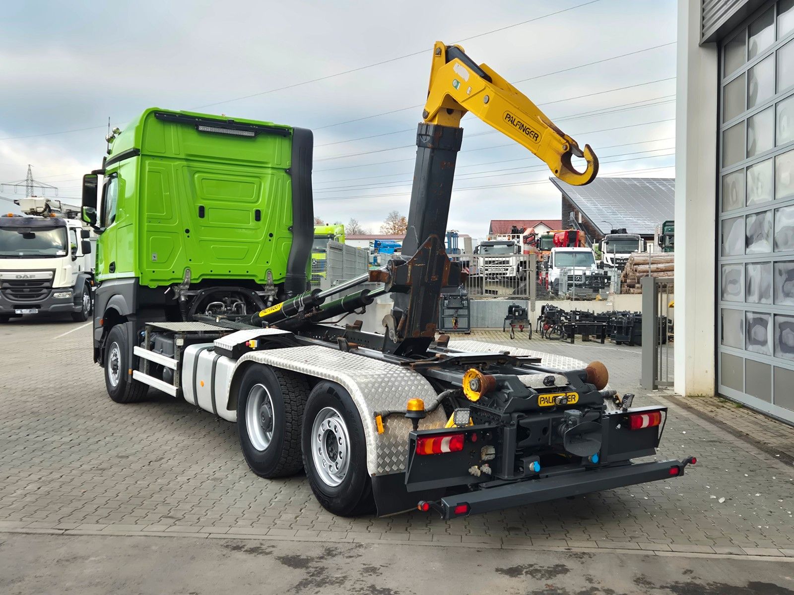 Fahrzeugabbildung Mercedes-Benz Arocs 2548 L 6x2/4 HAD Palfinger T20A AHK