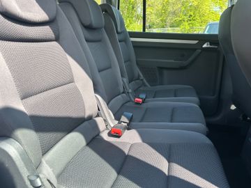 Volkswagen Touran - 12
