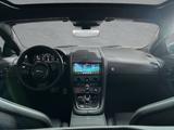 Jaguar F-Type Coupe P450 AWD R-Dyn. Panoramadach - mit Benzin-Antrieb: Schwarz, Panorama-Dach