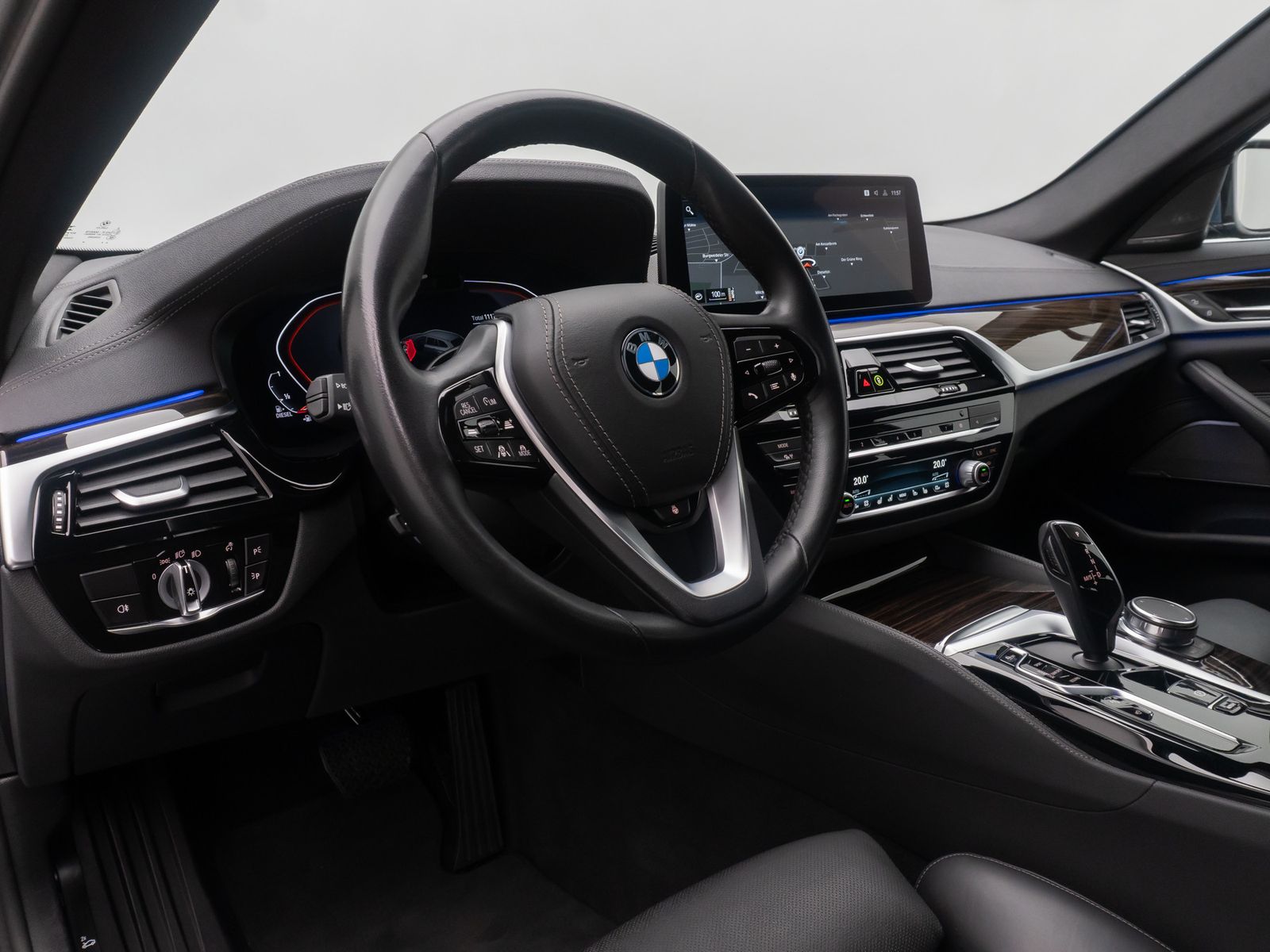 Fahrzeugabbildung BMW 530d LuxuryLine 360&deg;Laser HUD DAB H/K SoftCL AHK
