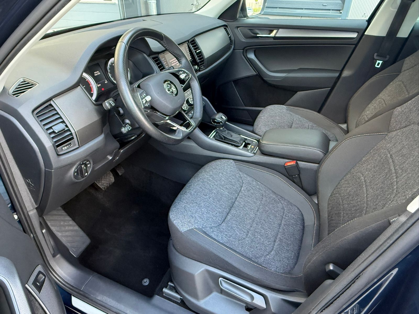 Fahrzeugabbildung SKODA Kodiaq Clever Navi,Sitzh.v+h,Alu,DSG,360°