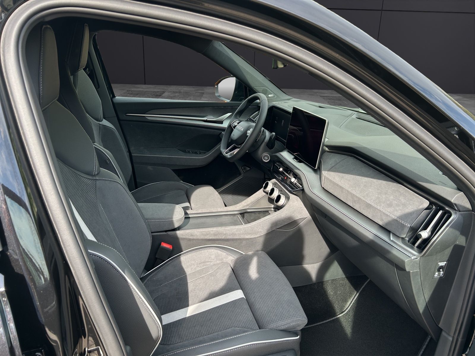 Fahrzeugabbildung SKODA Kodiaq 1.5 TSI iV Sportline AHK MATRIX HUD