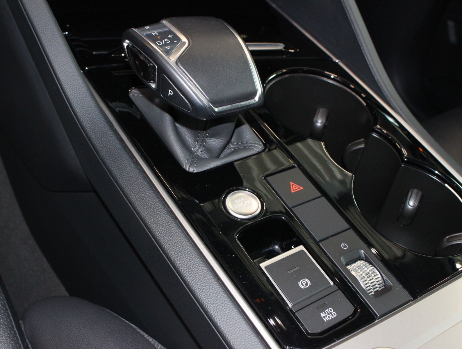 Fahrzeugabbildung Volkswagen Touareg 3.0 TDI Elegance 4Motion*Pano*Matrix