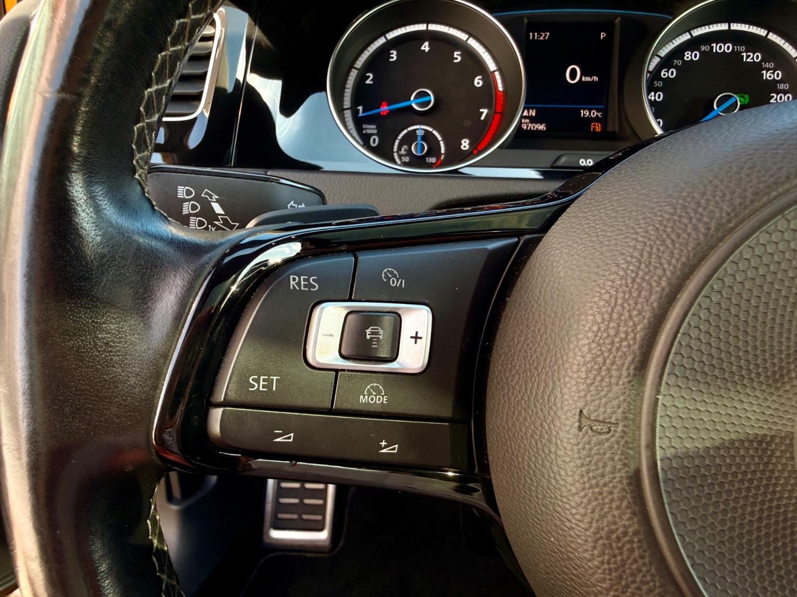 Volkswagen Golf VII Variant R 4Motion LED ACC DCC PANO