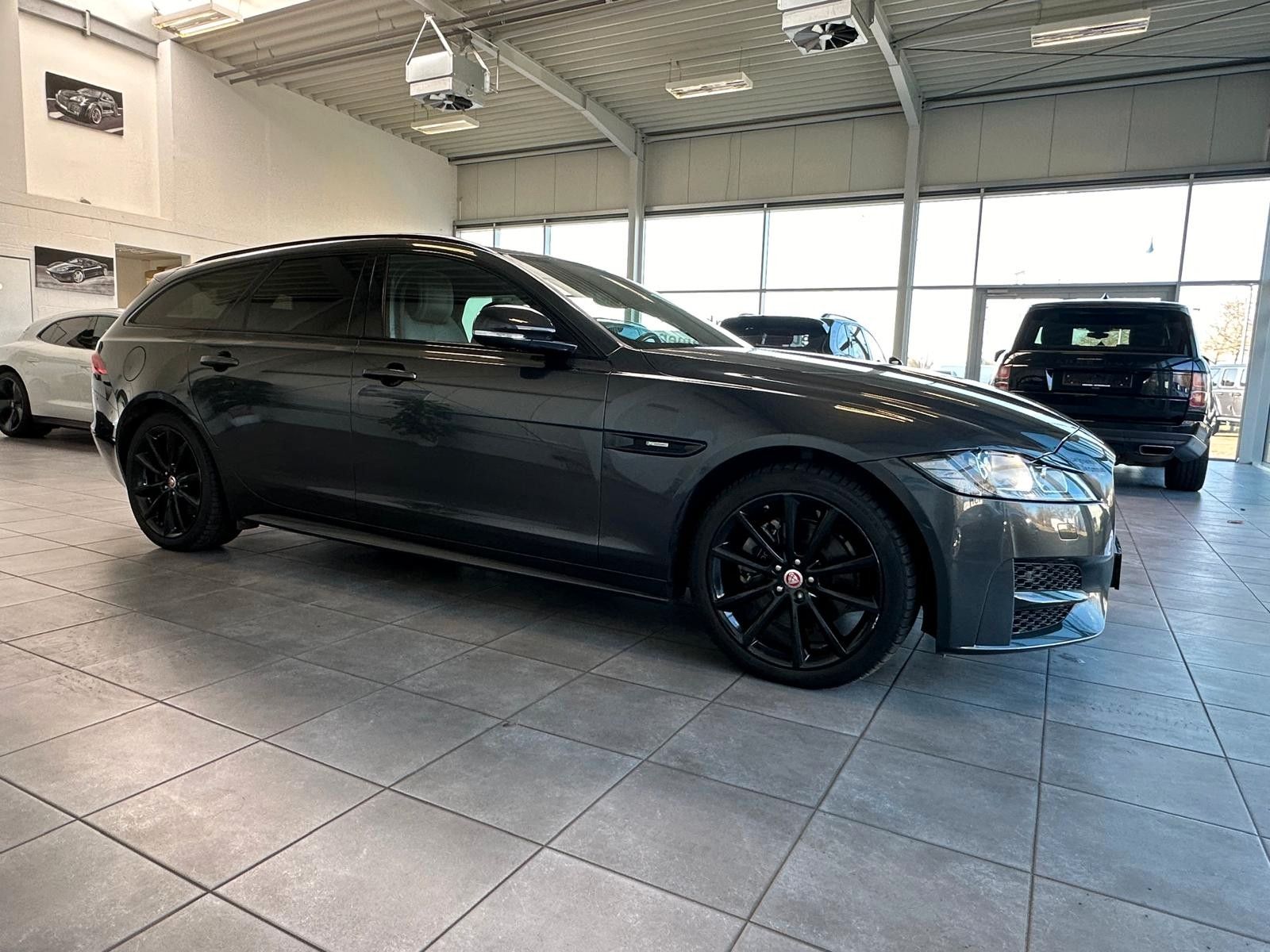 Fahrzeugabbildung Jaguar XF Sportbrake R-Sport/Panodach/E-Sitze/Top!