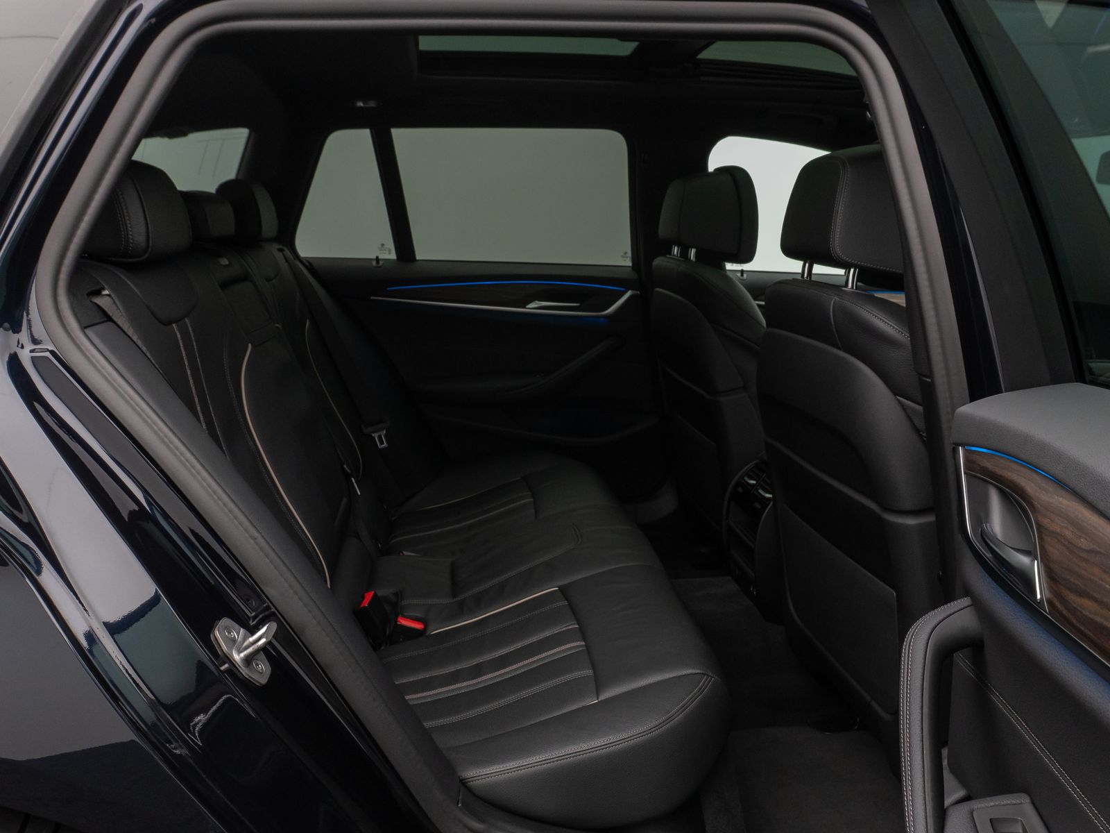 Fahrzeugabbildung BMW 530e xD M Sport Panorama Kamera HUD DAB HiFi