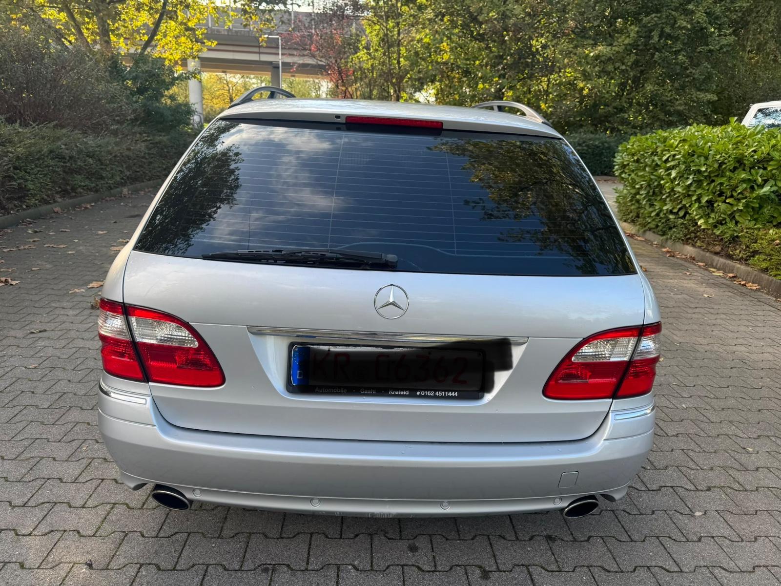 Mercedes-Benz E200 2005 — photo 14