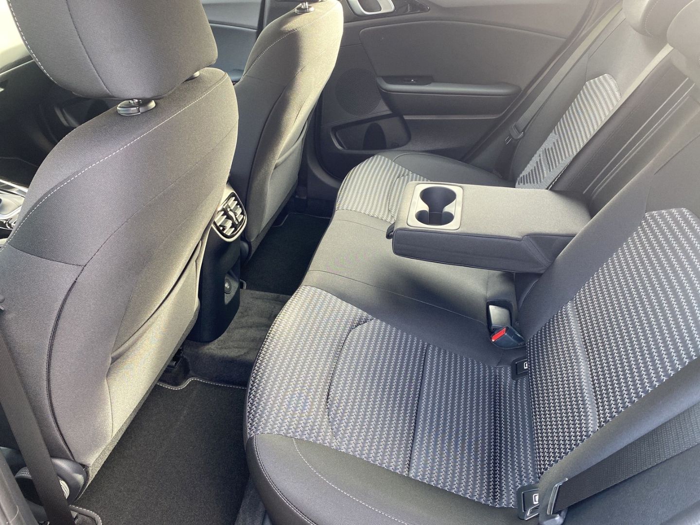 Fahrzeugabbildung Kia Ceed_sw VISION 1.5 T-GDI *KOMFORT-PLUS-PAKET*NAV