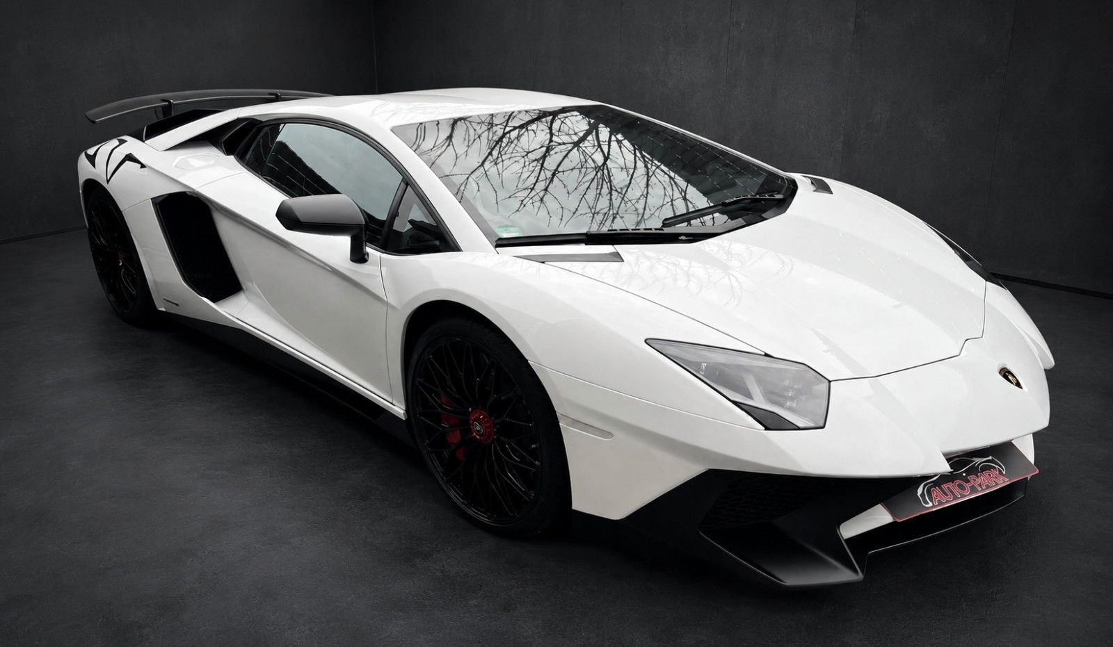 LAMBORGHINI Aventador