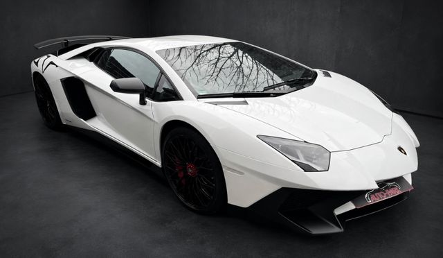LAMBORGHINI Aventador