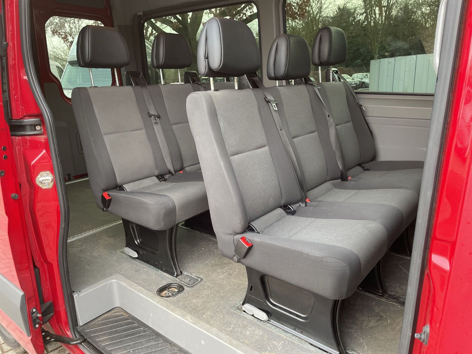 Fahrzeugabbildung Volkswagen Crafter 35 Kombi 2.0 TDI STANDHZG PDC KLIMA