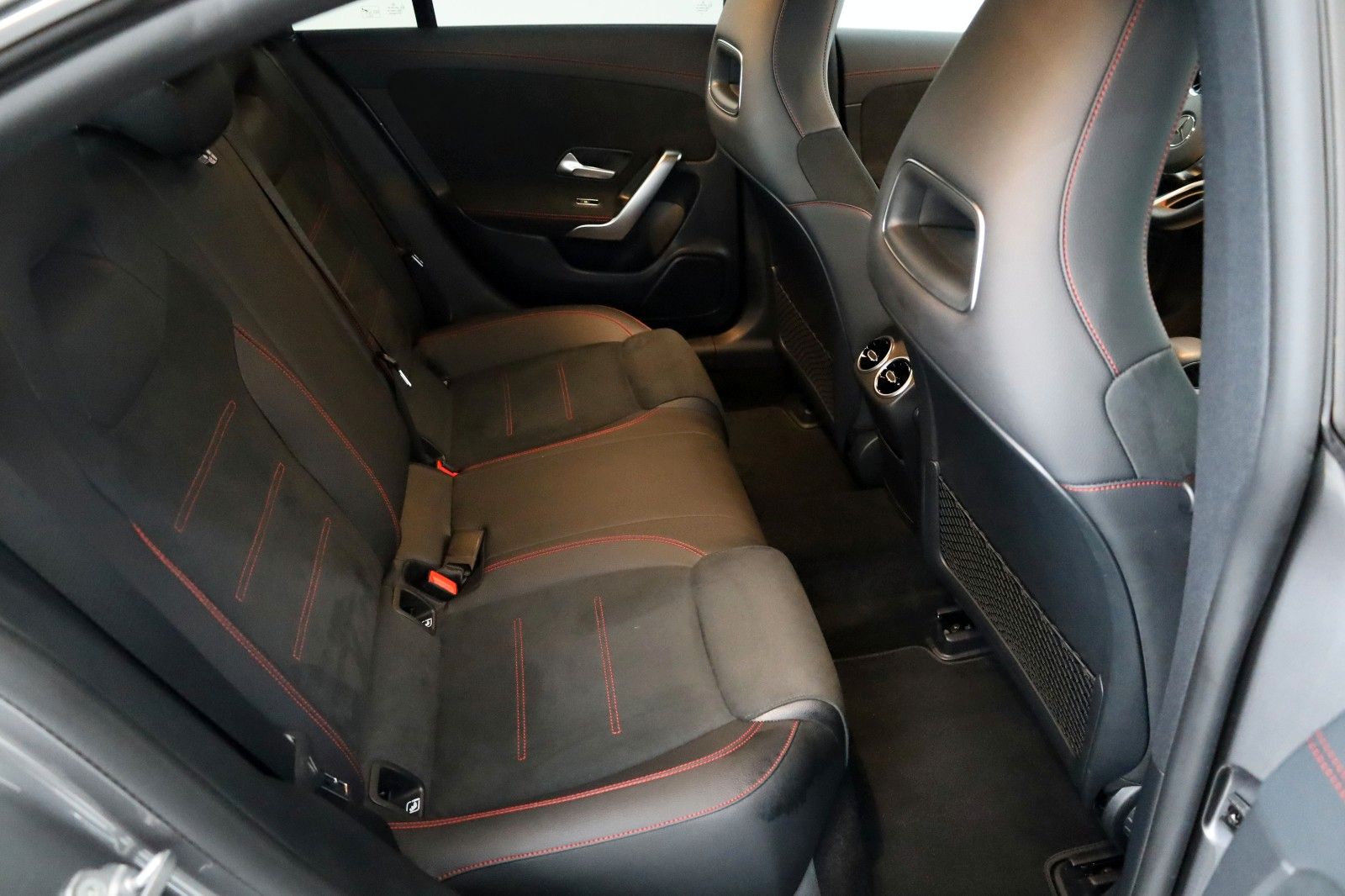 Fahrzeugabbildung Mercedes-Benz CLA 200d Coupe, AMG-line,LED,Kamera,Night-Paket