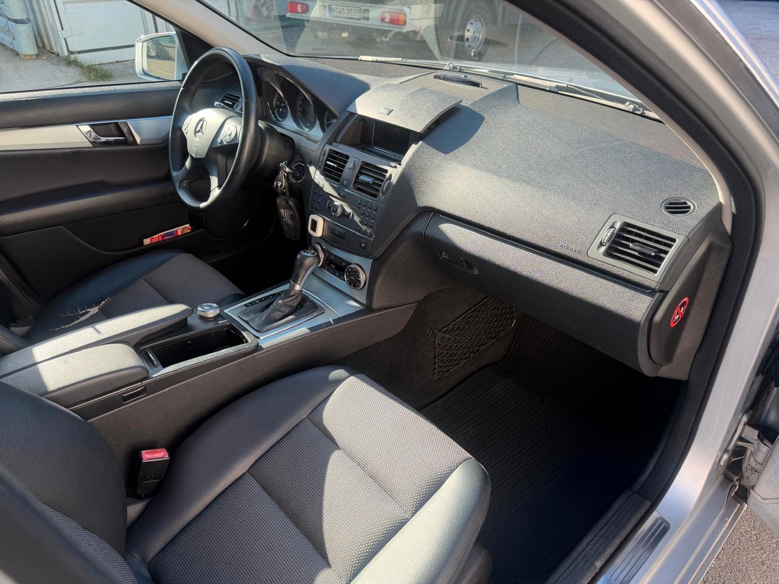 Mercedes-Benz C180 2009 — photo 14
