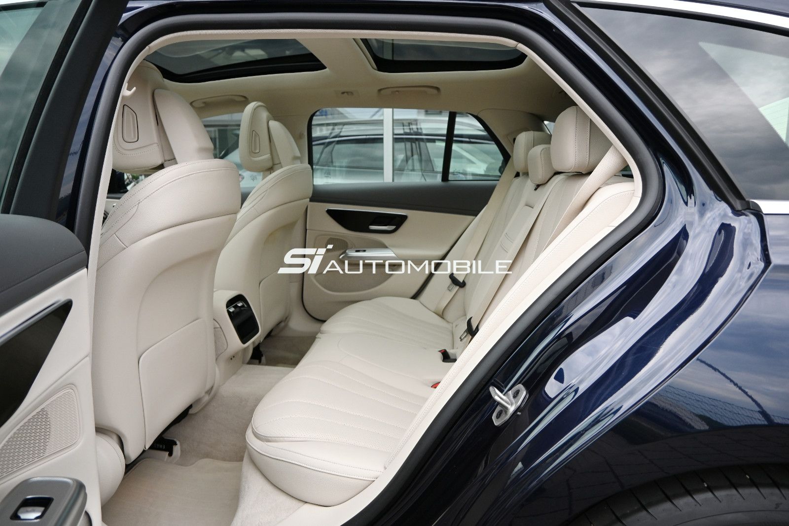 Fahrzeugabbildung Mercedes-Benz E 200 T Avantgarde Adv. °ACC°AHK°PANORAMA°8-FACH
