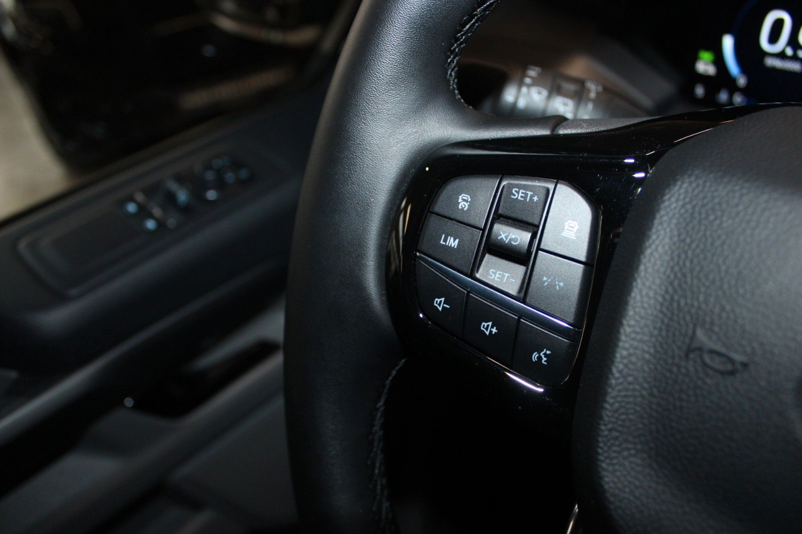 Fahrzeugabbildung Ford Tourneo Custom Nugget L1 Titanium Aufstelldach