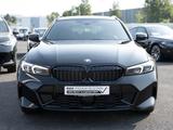 BMW 330e Touring xDrive M-Sport Pro PANO AHK HUD H/K - BMW 330: Head-Up Display