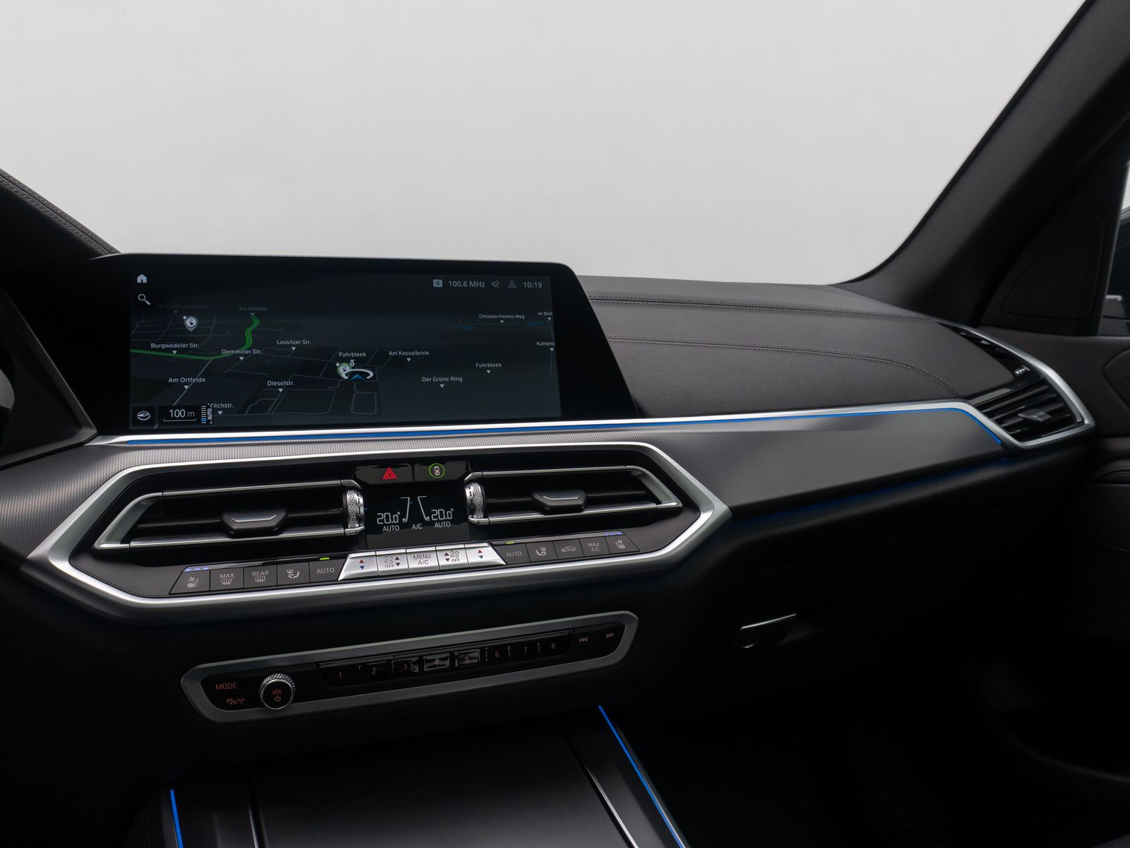 Fahrzeugabbildung BMW X5 xD45e M Sport 360° HUD Panorama DAB Massage