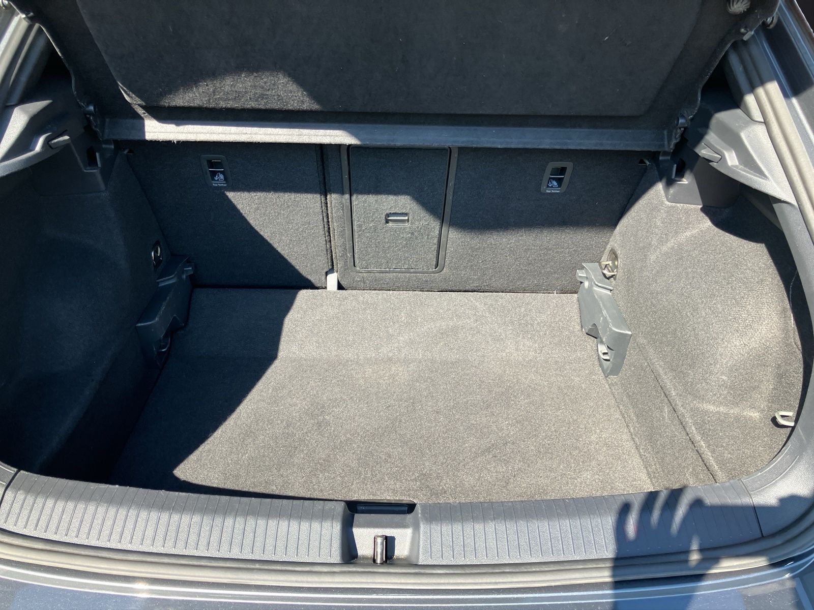 Fahrzeugabbildung Volkswagen T-Roc R-Line Matrix Navi ACC AHK SHZ