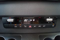 MERCEDES-BENZ Sprinter319CDI 4x4 AUT.-NAVI-LEDER-AHK.3,0t.-