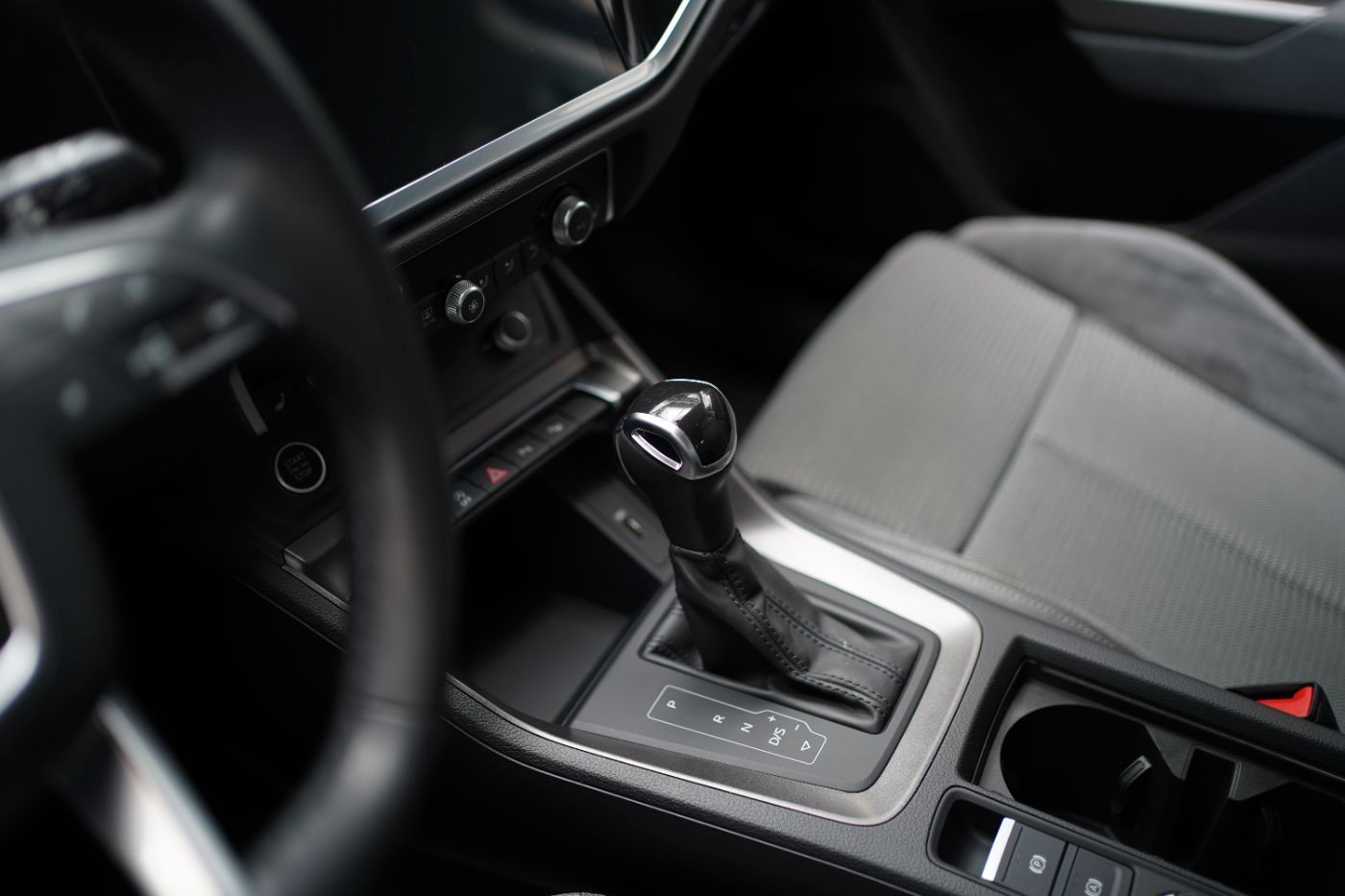 Fahrzeugabbildung Audi Q3 40 TFSI quattro S Line +Komfortzugang+LED+AHK