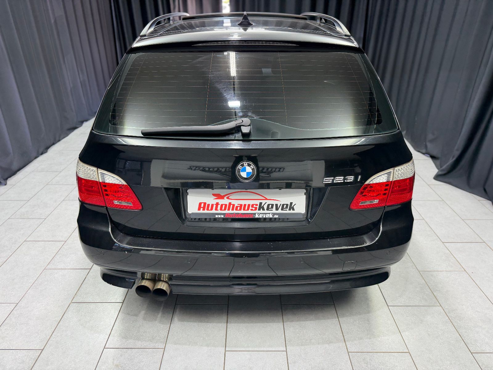 Fahrzeugabbildung BMW 523I Touring |PDC|PANO|NAVI|LEDER