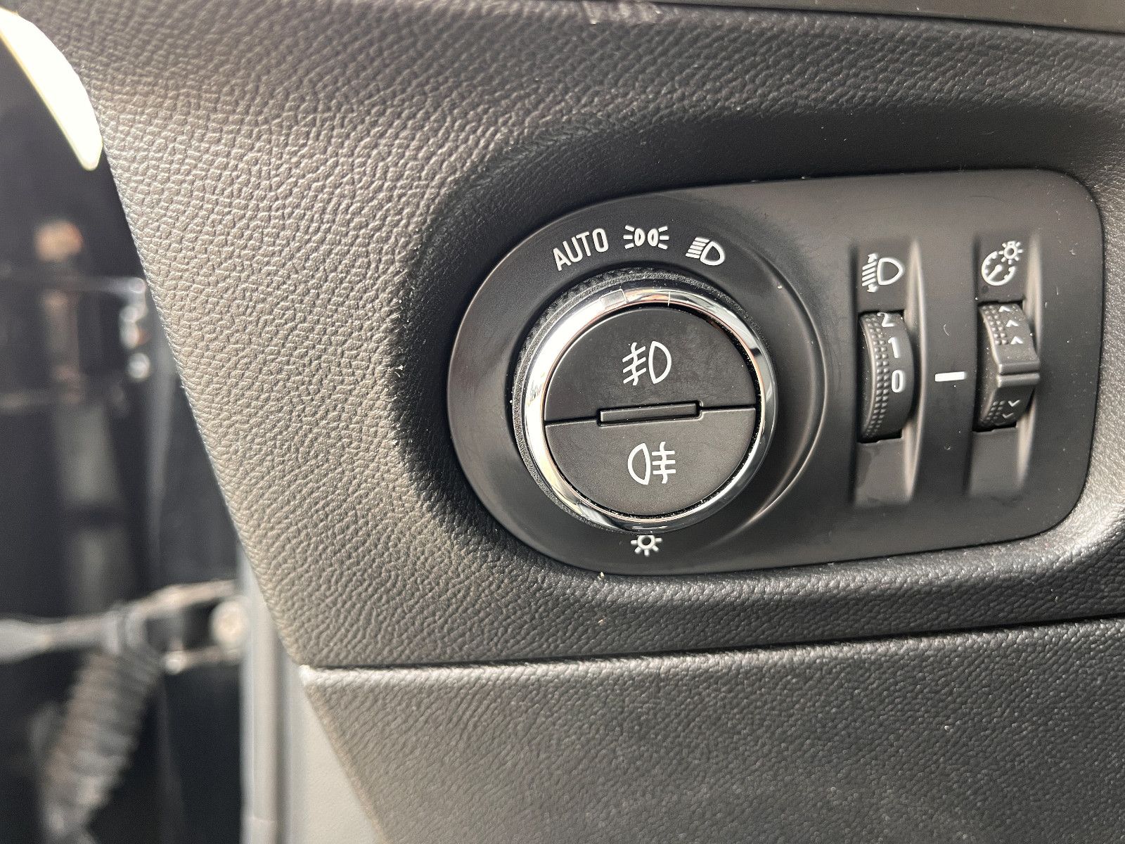 Fahrzeugabbildung Opel Mokka e Elegance