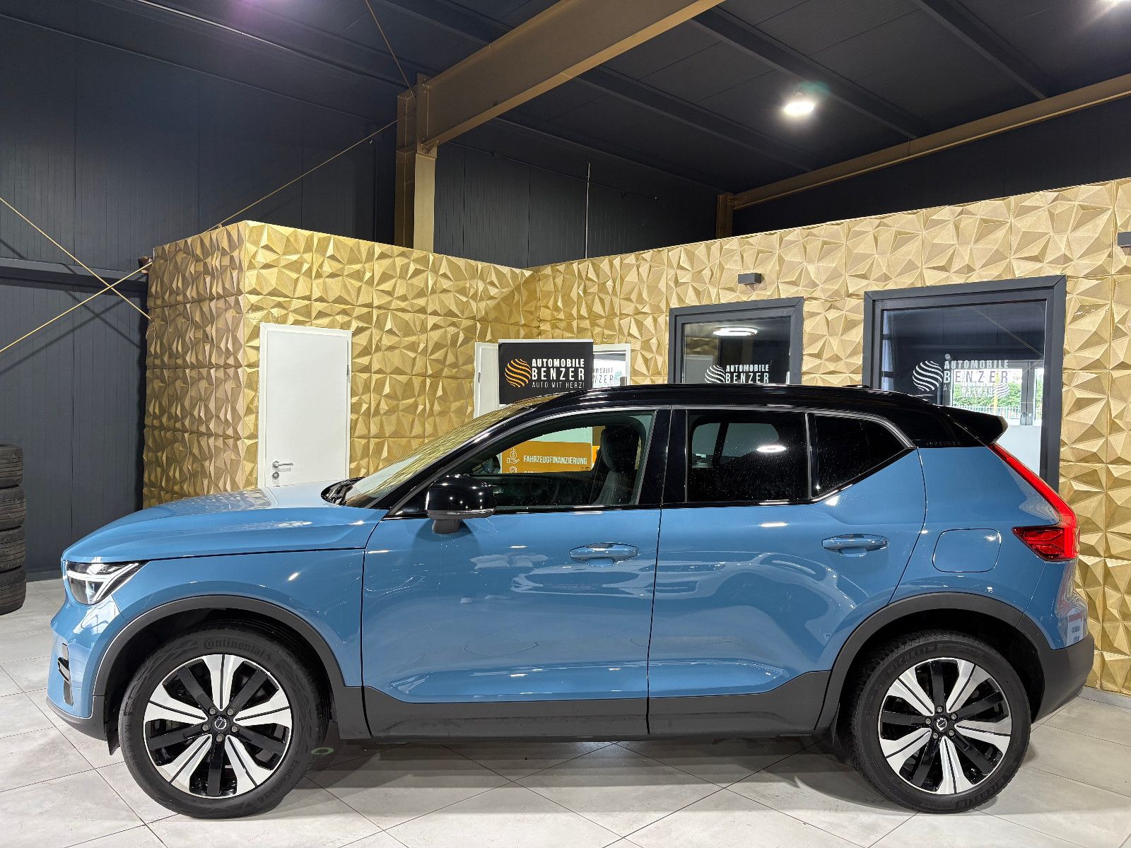 Fahrzeugabbildung Volvo XC 40 Core Plus Recharge Electric/KAMERA/CARPLAY