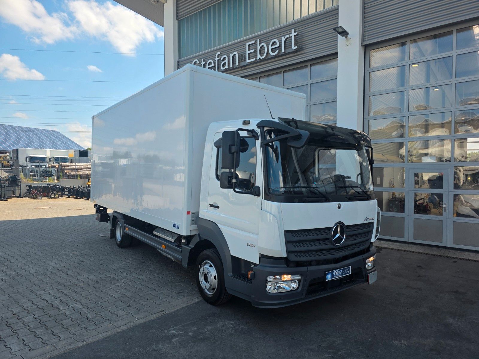 Fahrzeugabbildung Mercedes-Benz Atego 818 L Koffer+LBW Klima 3 Sitze
