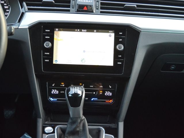 Passat Variant 2.0 TDI Business AHK/LED/NAVI+VZE
