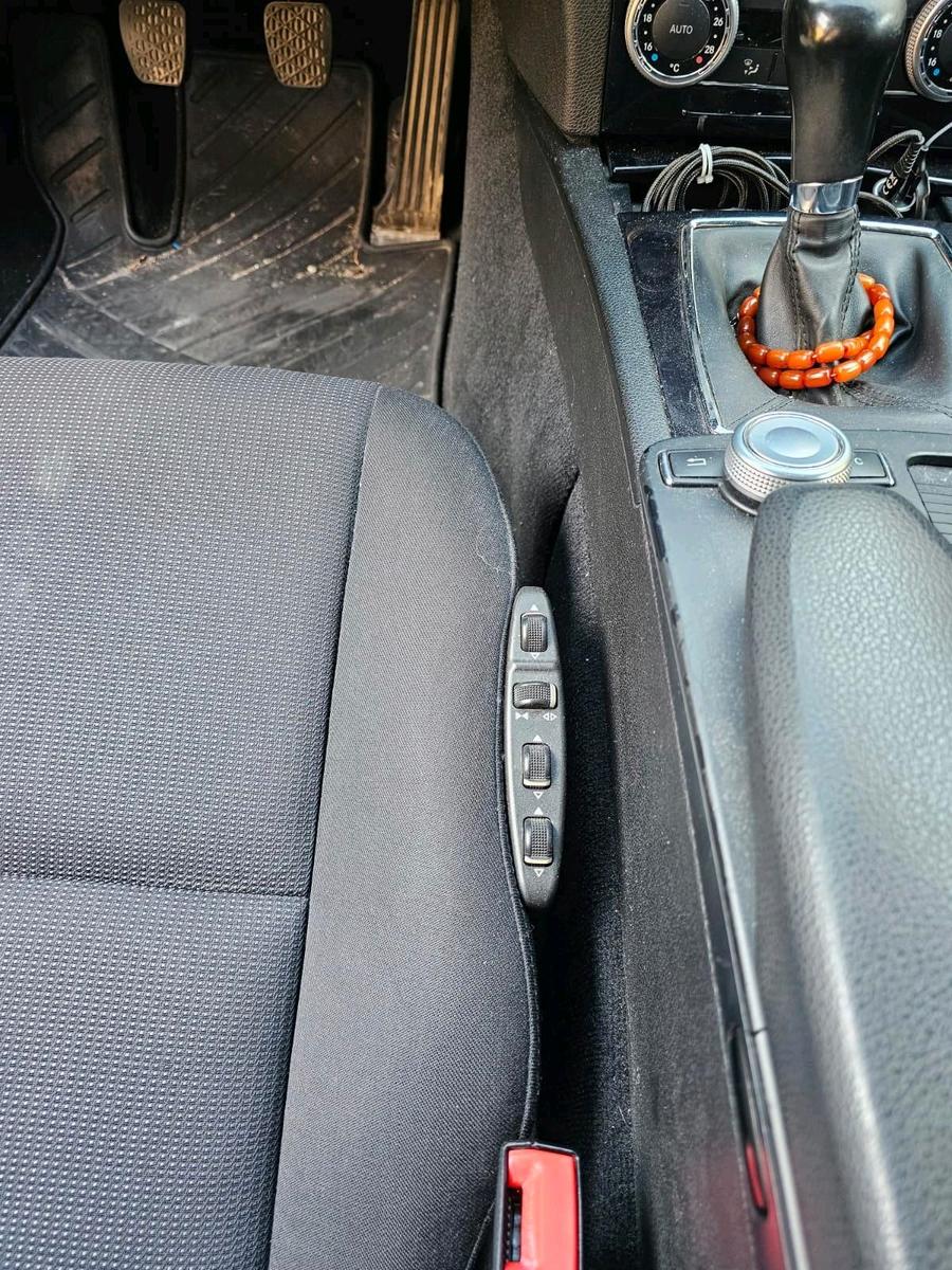 Mercedes-Benz C200 2010 — photo 5