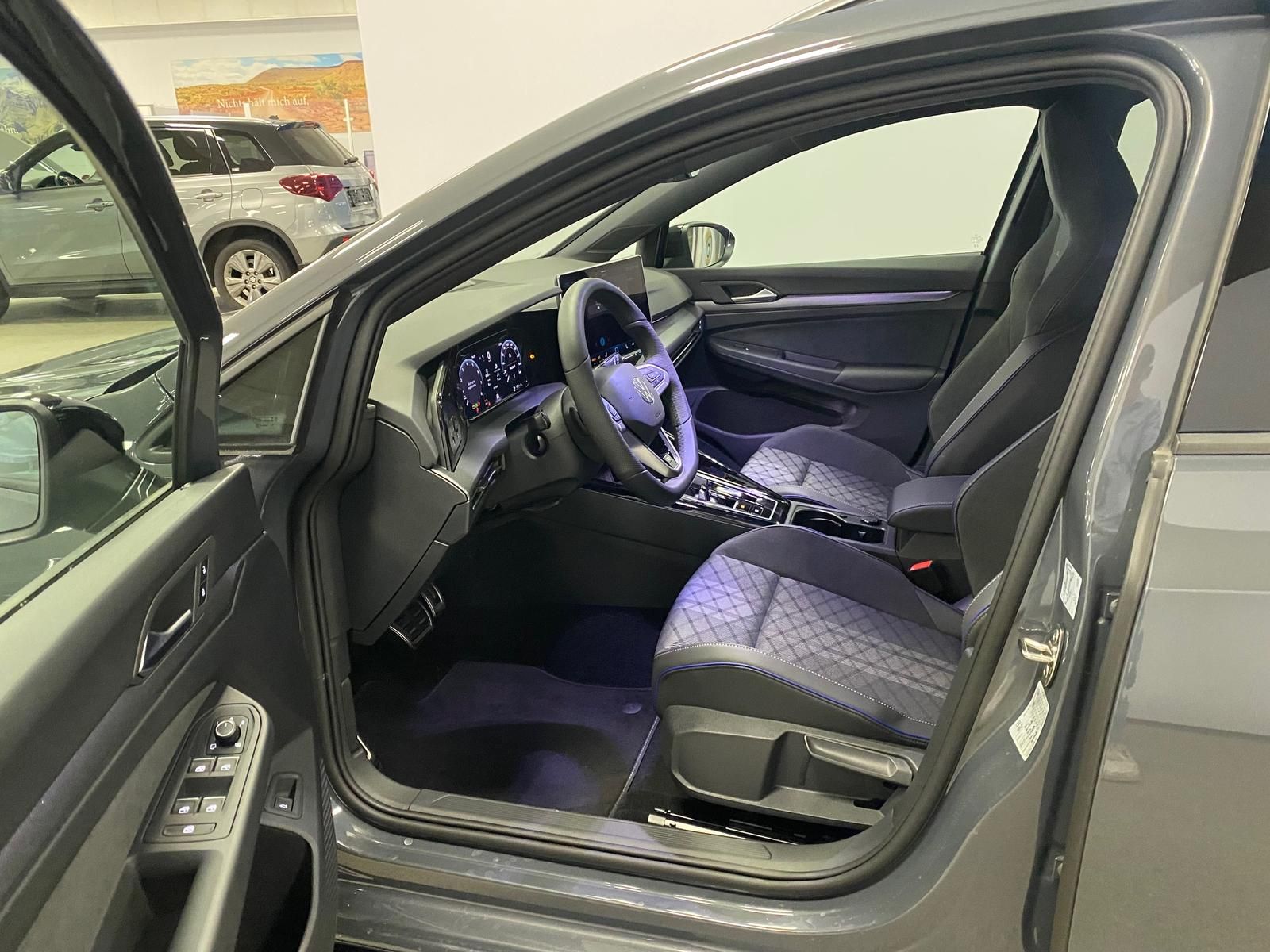 Fahrzeugabbildung Volkswagen Variant 2.0 TSI 4Mot R-Line BlackStyle+AHK+MATRI