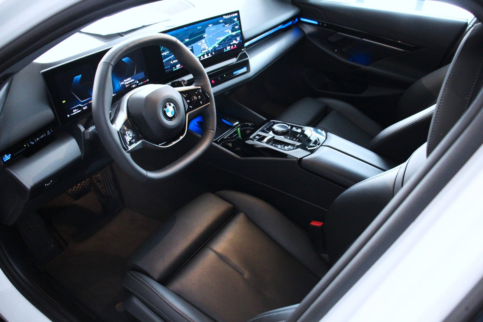 BMW 520d (G61) *A-LED*KAM*SHZ*Ambiente*AppleCP*DAB foto 12