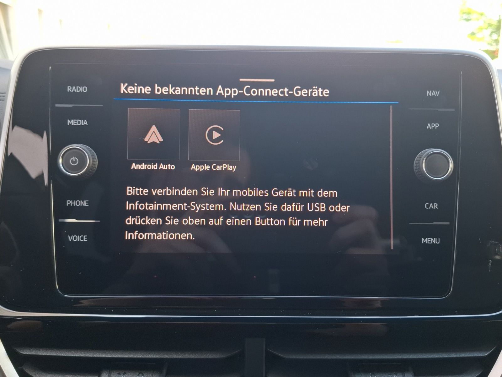 Fahrzeugabbildung Volkswagen T-Roc TSI R-Line DSG LEDplus AHK Navi AID ACC RF