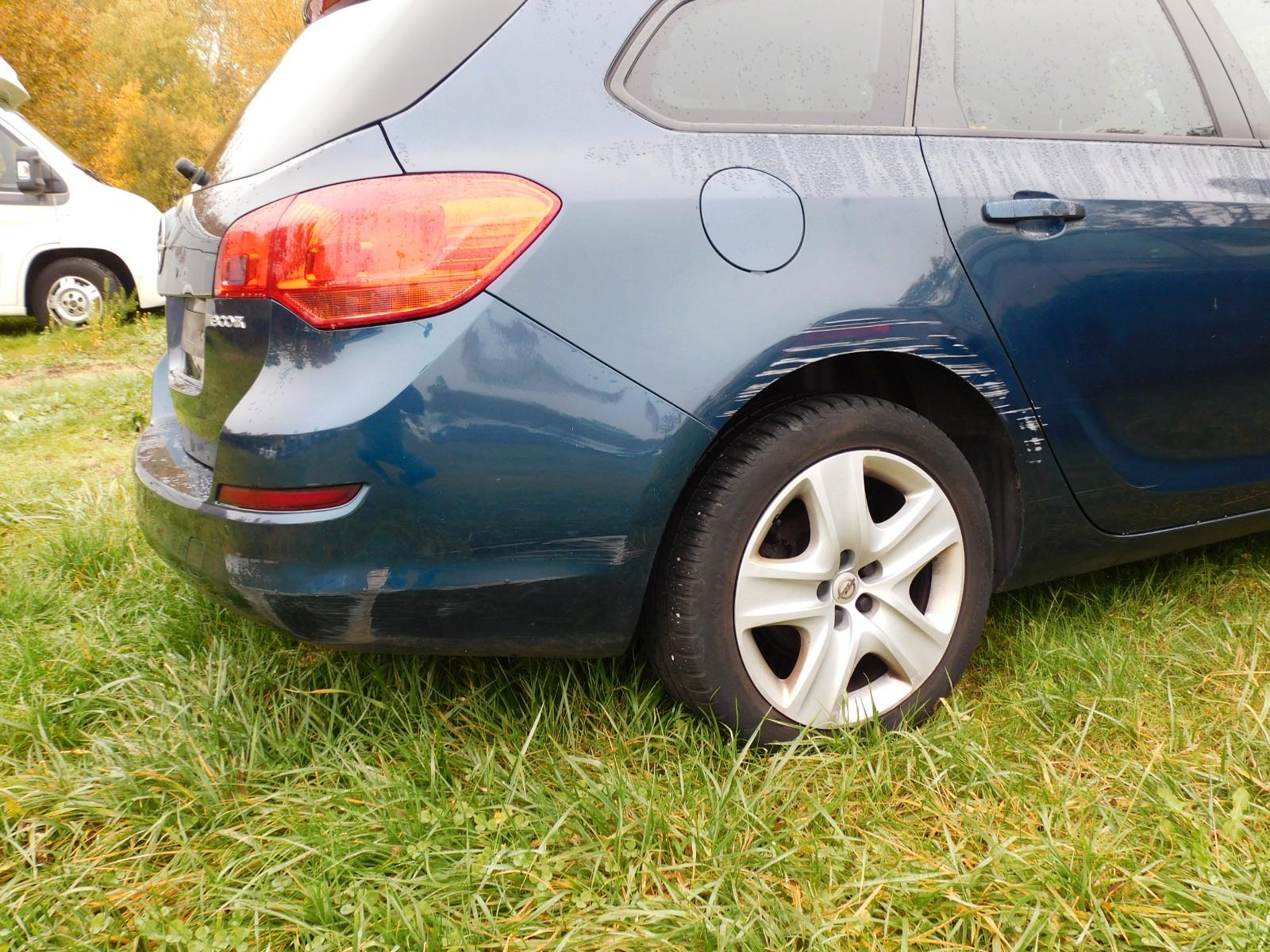 Opel Astra 2011 — photo 7