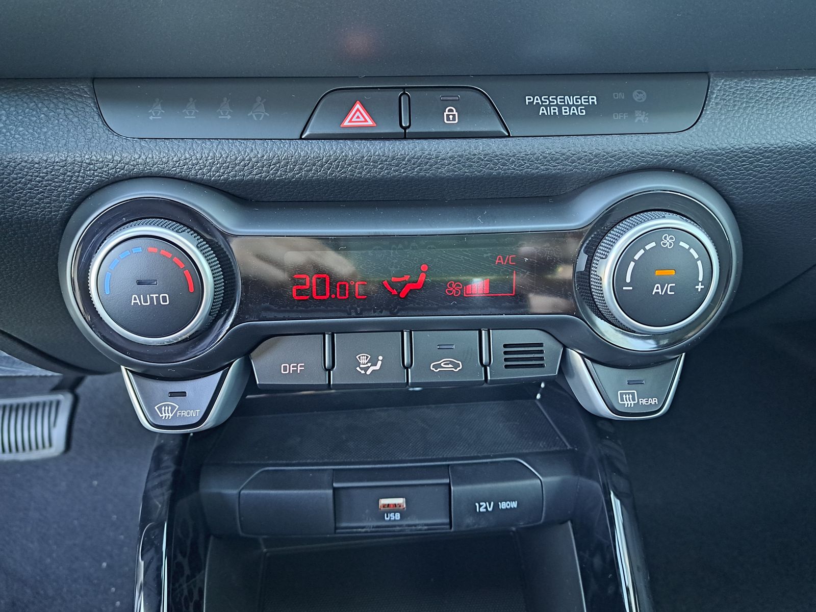 Fahrzeugabbildung Kia Stonic 1.0 T-GDI AUTOMATIK LED NAVI WINTERPAKET