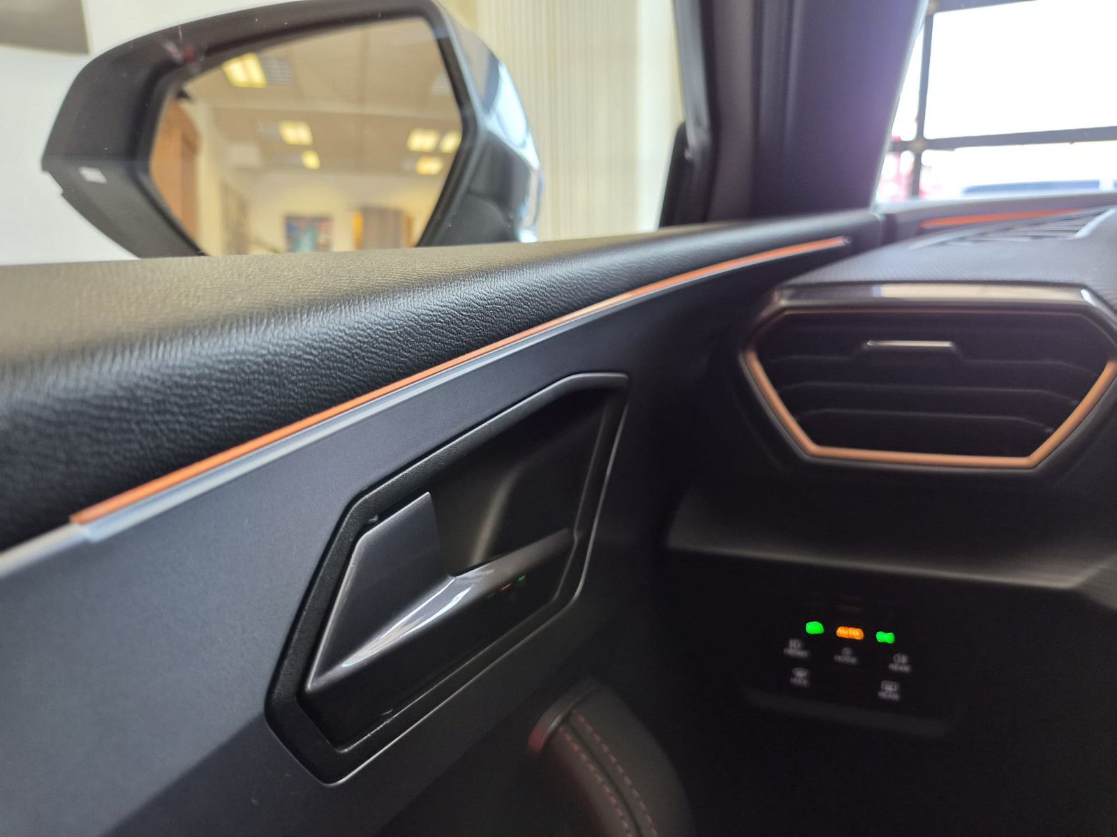 Fahrzeugabbildung CUPRA Leon Sportstourer / NAVI / KAMERA / T-LEDER
