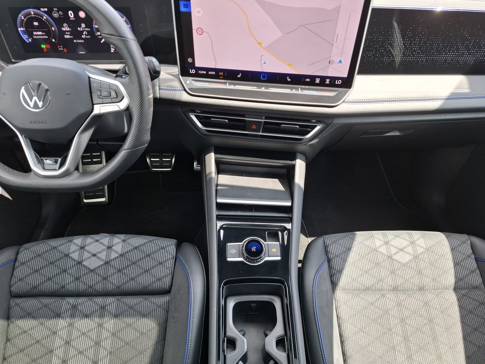 Fahrzeugabbildung Volkswagen Tiguan 2.0 TDI 4M R-Line BLACK*PAN*HK*AHK*MATRIX