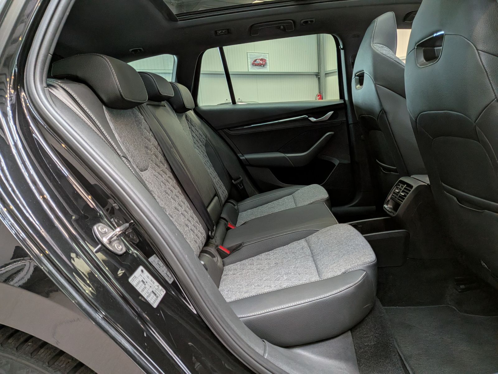 Fahrzeugabbildung SKODA Octavia 1.5 TSI Sportline MATRIX PANO AHK 5J-Gar