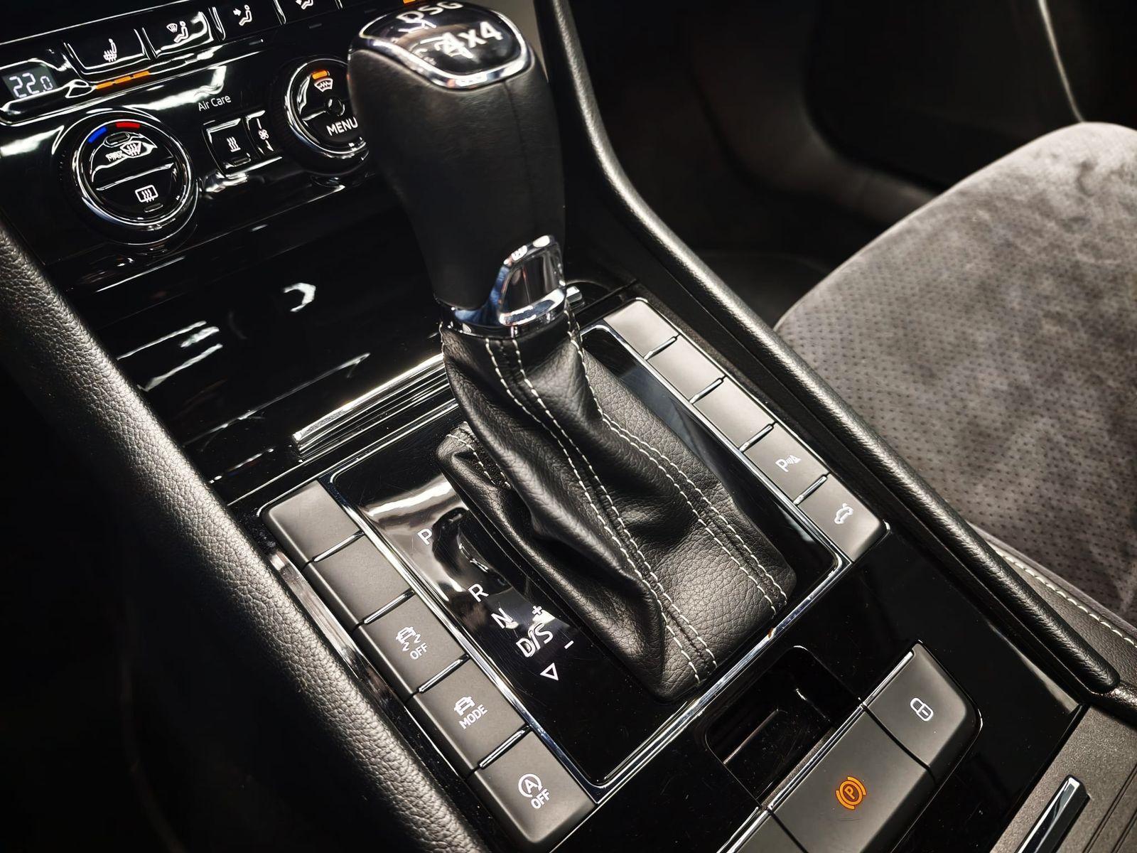 Skoda Superb Combi 2.0 TSI SportLine 4x4*Canton*Std...