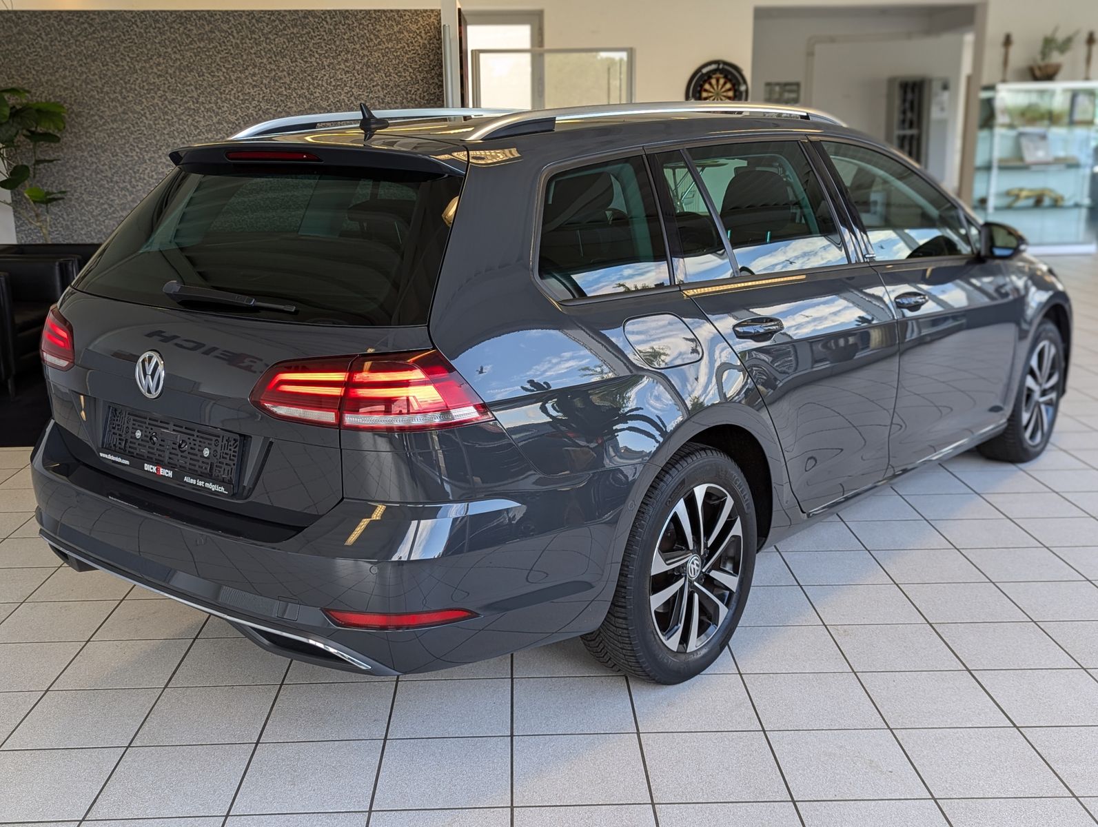 VW Golf 2.0 TDI DSG IQ.DRIVE App-Connect ACC AHK - Image 7