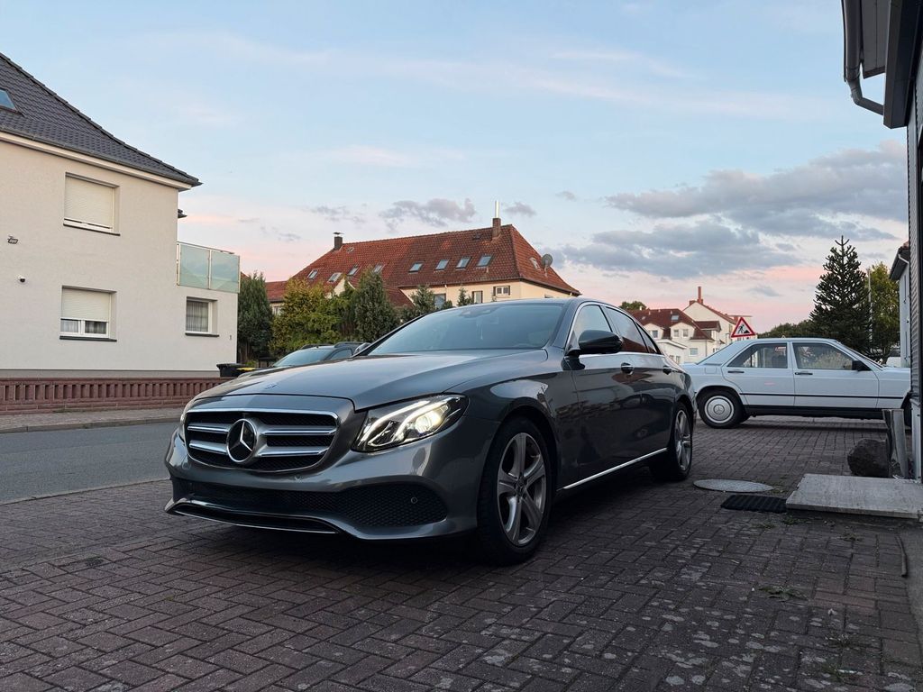 Image of Mercedes-Benz E 220