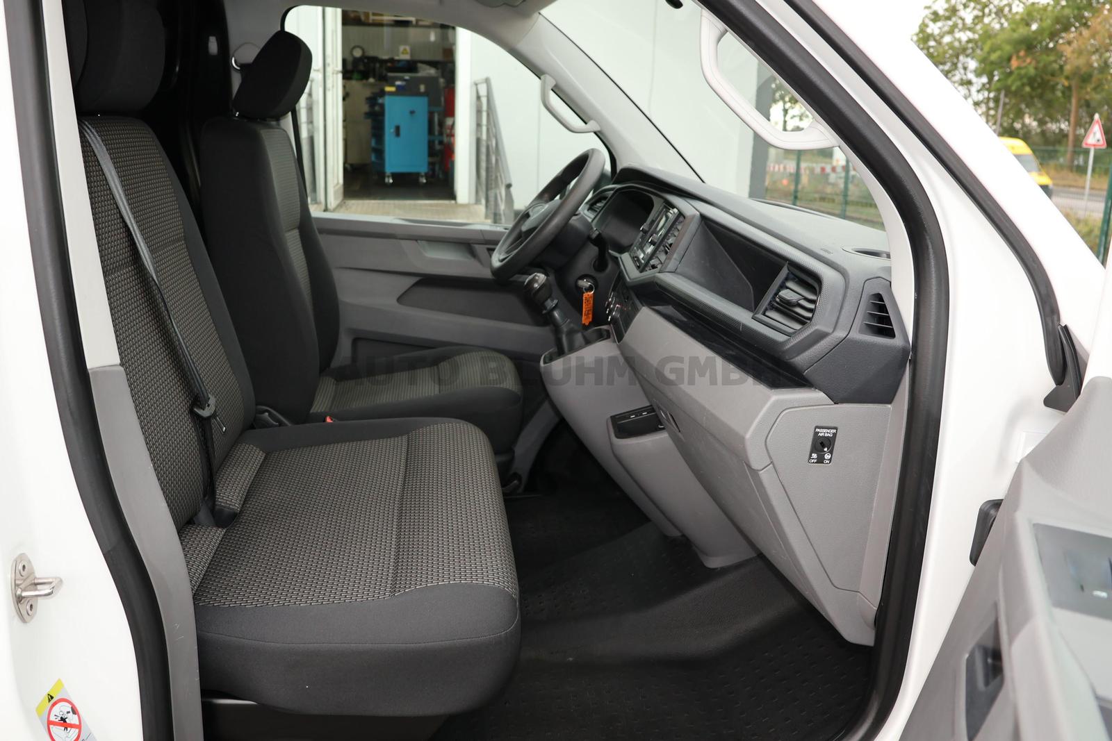 Volkswagen T6. TDI-SCR Kasten KR Klima AHK 2,5T 3-Sitze Cam