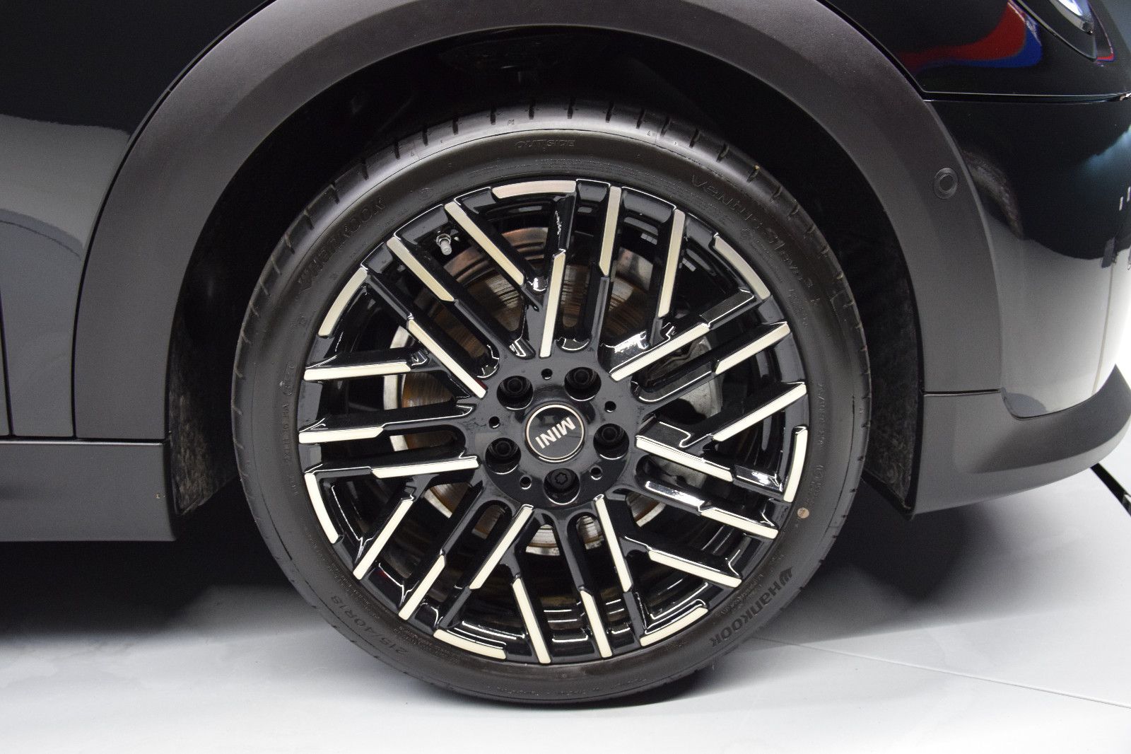 Fahrzeugabbildung MINI Cooper C Favoured Trim Paket-L Pano h/k HuD