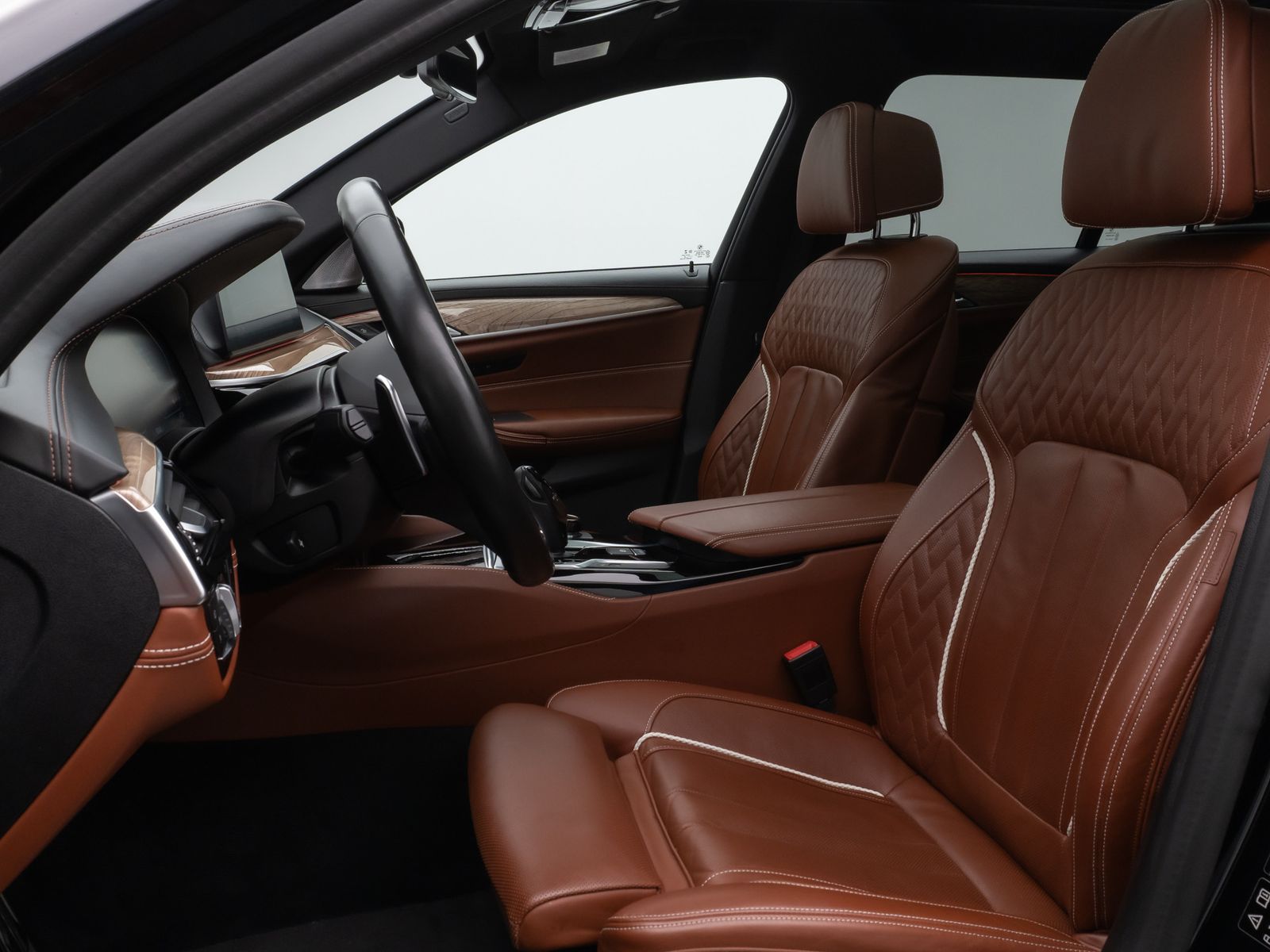 Fahrzeugabbildung BMW 540d xD M Sport Panorama 360°HUD B&W NightVision