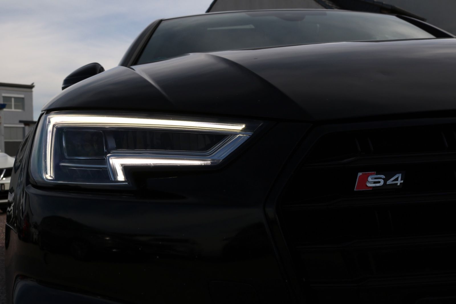 Audi S4 Lim. 3.0 TFSI quattro/MEMORY/MASSAGE/CARBON foto 3